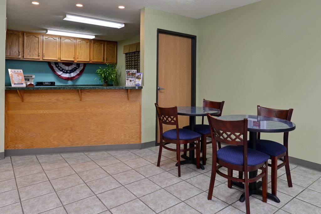 Americas Best Value Inn - Seymour Exterior photo