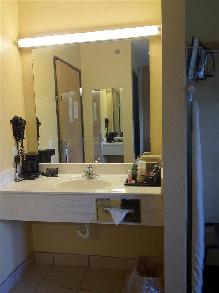 Americas Best Value Inn - Seymour Room photo